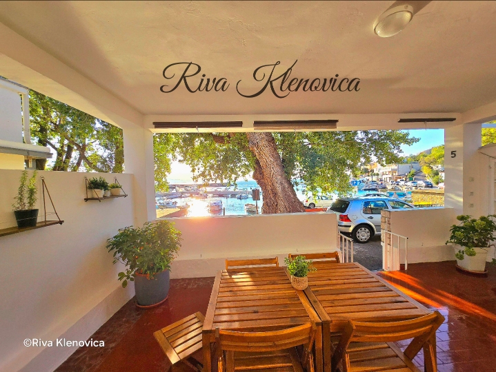 Terrazza dell’appartamento Riva al piano terra a Klenovica